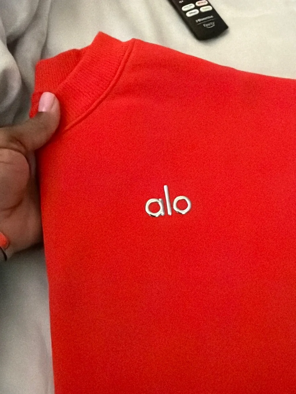 Alo Yoga Cropped Accolade Crewneck - Bright Red SZ M